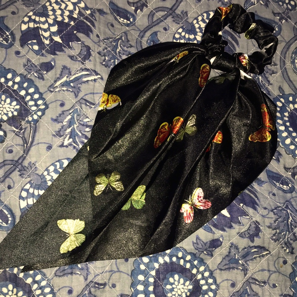 🦋Butterfly hanging ribbon scrunchie